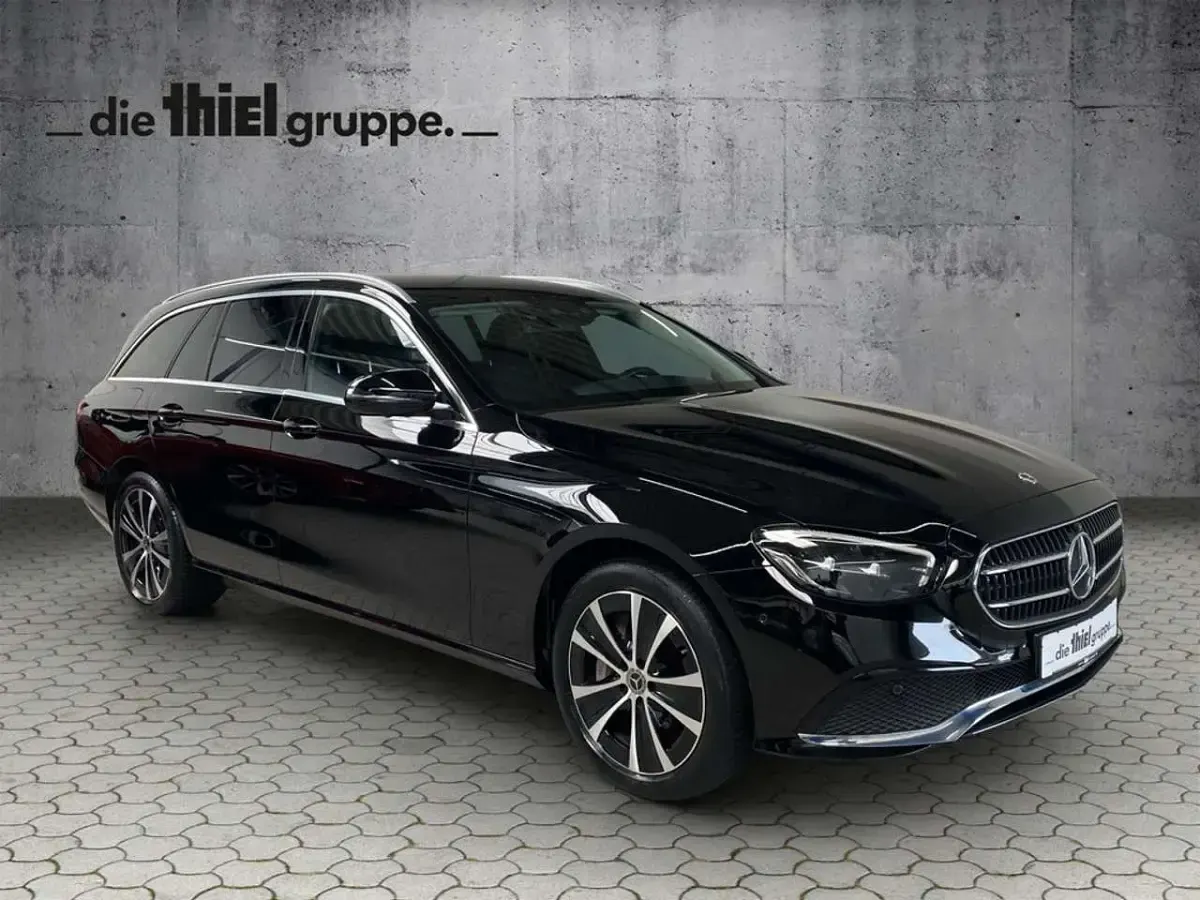 Gebraucht Mercedes E300 Avantgarde 306 PS (225 kW) 2022 Schwarz Kombi