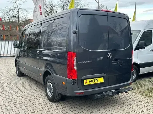 Używany Mercedes Sprinter 163 KM (119 kW) 2021 Szary Van