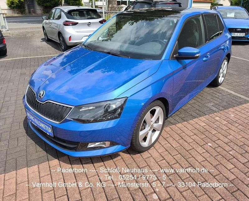 Raceblau metallic / dach in b Gebraucht 2014 Skoda Fabia Style Kleinwagen | 8.920 € (Fairer Preis) - Bild 1/4