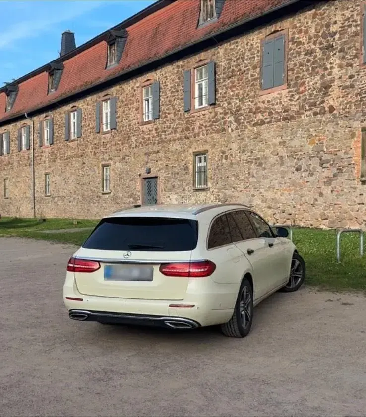 Gebraucht Mercedes E200 167 PS (122 kW) 2019 Schwarz Kombi