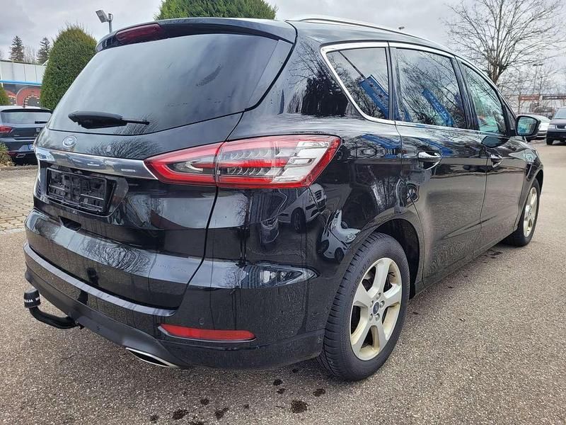 Gebraucht Ford S-MAX Titanium 179 PS (131 kW) 2018 Iridiumschwarz metallic Van / Kleinbus