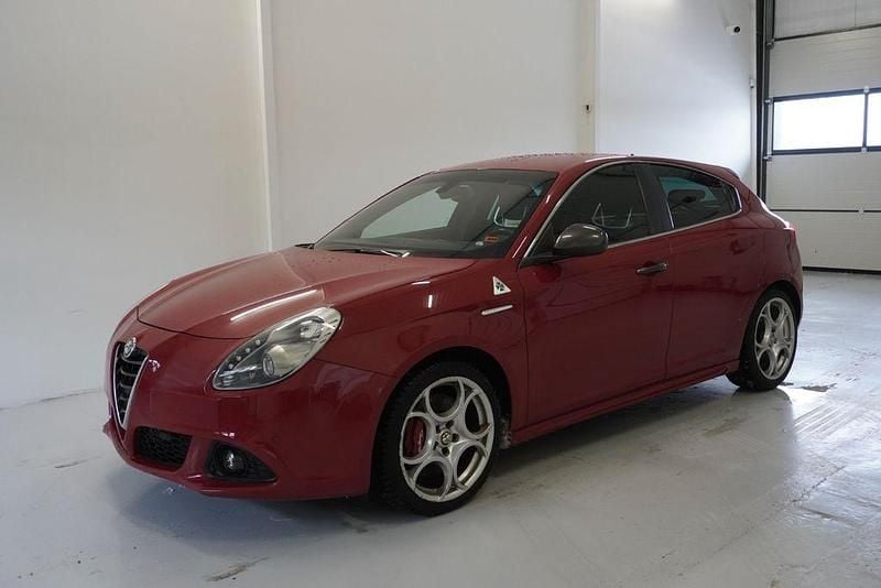 Gebraucht Alfa Romeo Giulietta Quadrifoglio Verde 241 PS (177 kW) 2015 Rot Kleinwagen