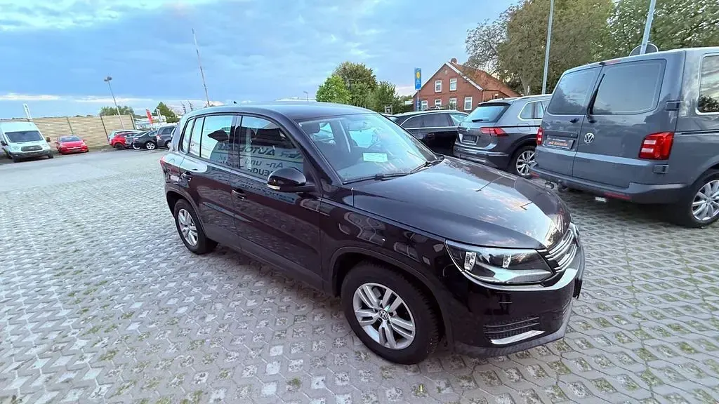 Gebraucht VW Tiguan Trendline 122 PS (89 kW) 2015 Schwarz SUV