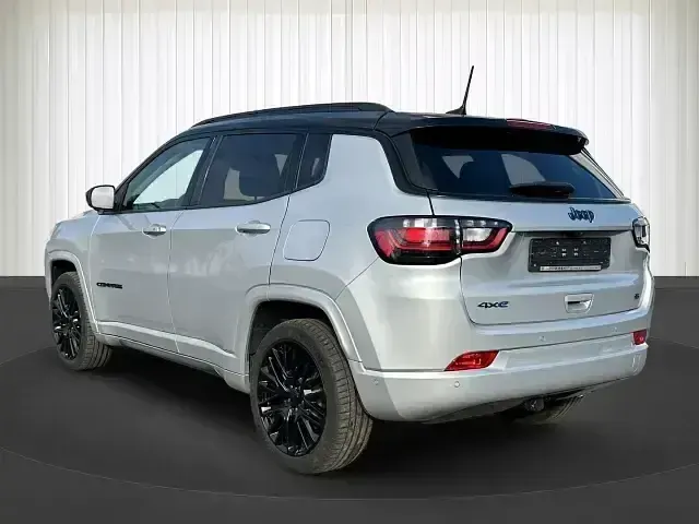 Käytetty Jeep Compass 239 HP (175 kW) 2022 Hopea Katumaasturi