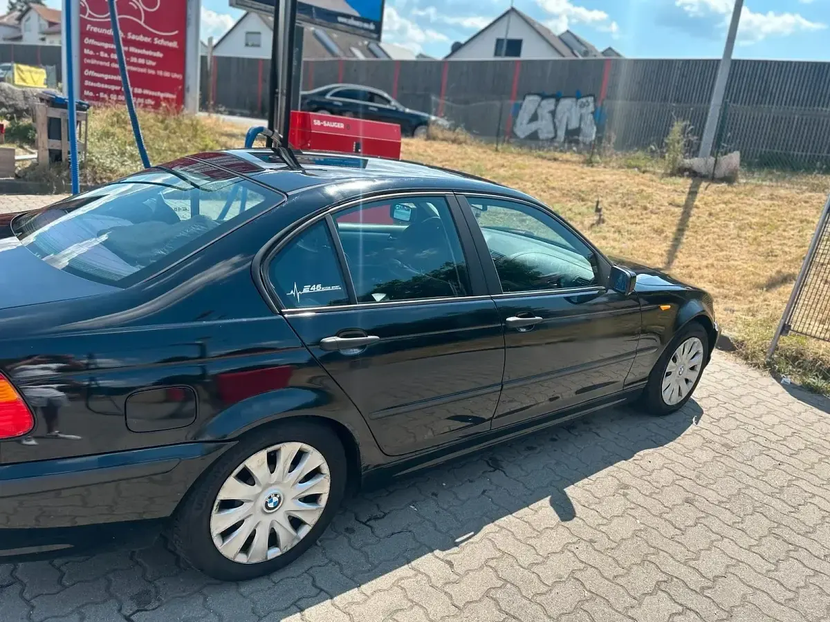 Gebraucht BMW 318 143 PS (105 kW) 2003 Schwarz Limousine