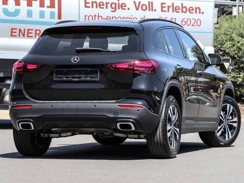 Gebraucht Mercedes GLA200 Progressive 163 PS (119 kW) 2024 Metalliclack kosmosschwarz SUV