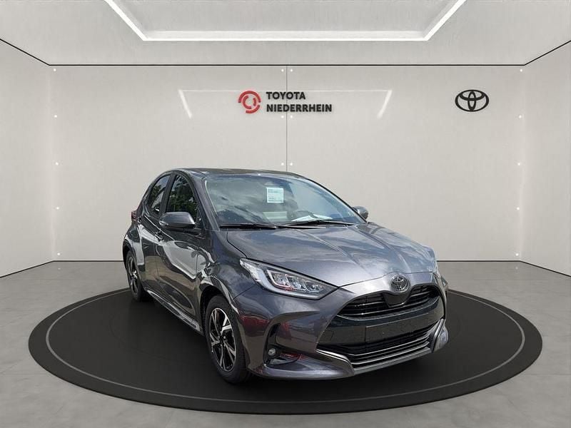 Neu Toyota Yaris Hybrid Comfort 117 PS (86 kW) 2025 Schwarz Limousine