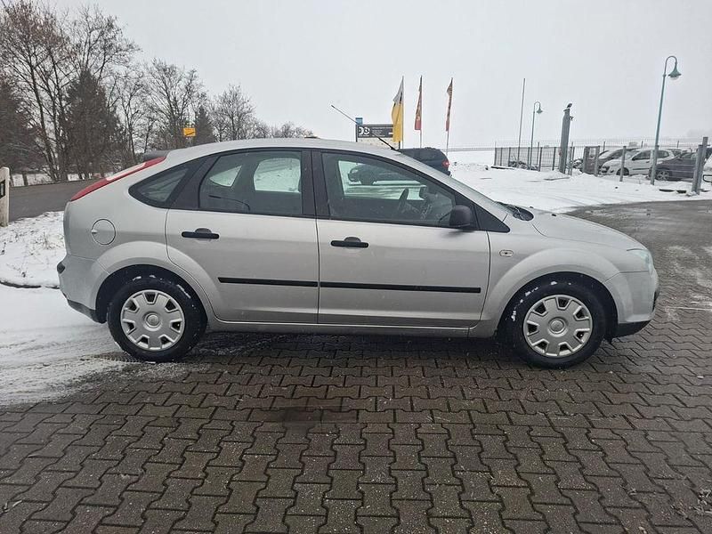 Second-hand Ford Focus 101 CP (74 kW) 2006 Argintiu Berlinǎ