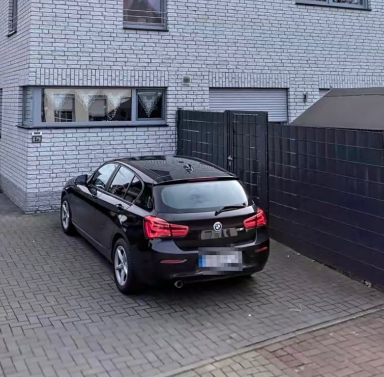 Schwarz Gebraucht 2016 BMW 116 Sport Line Kleinwagen | 12.000 € (Fairer Preis) - Bild 1/4