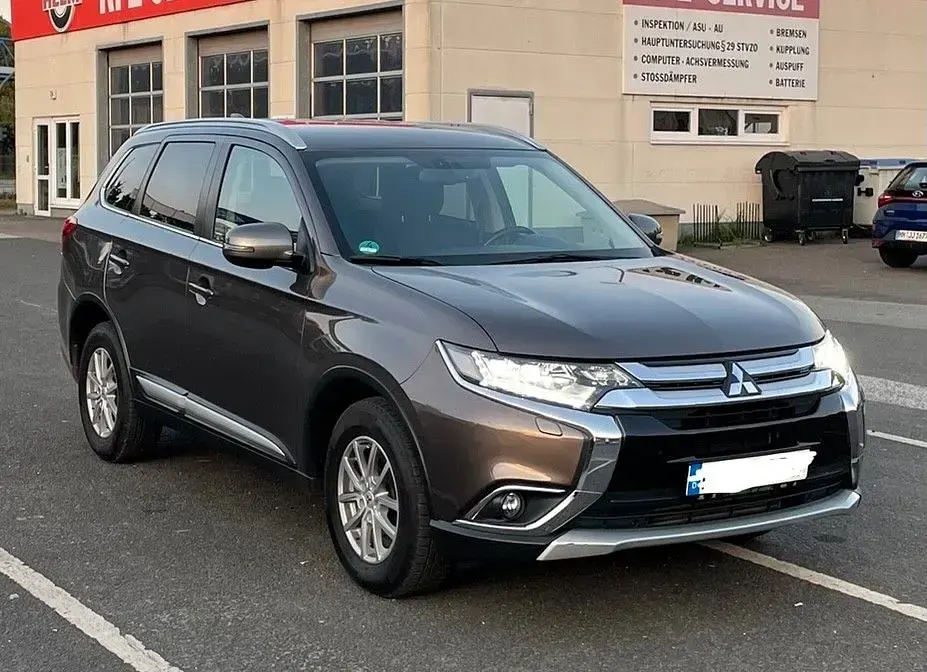Gebraucht Mitsubishi Outlander Diamant Edition 150 PS (110 kW) 2017 Braun SUV