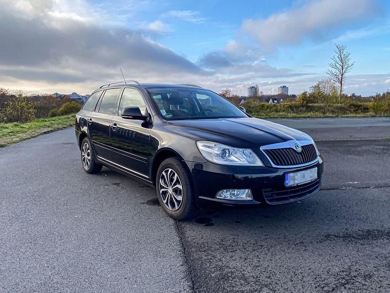 Gebraucht Skoda Octavia Ambiente 102 PS (75 kW) 2009 Schwarz Kombi