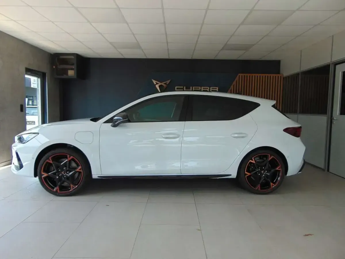 Neu Cupra Leon VZ 272 PS (200 kW) 2026 Weiß Limousine