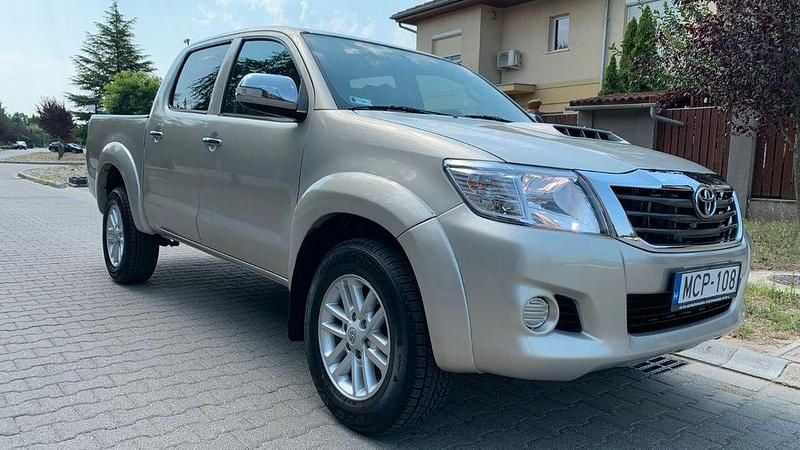 Grau Gebraucht 2012 Toyota HiLux SR Abholung | 21.990 € (Superpreis) - Bild 1/4