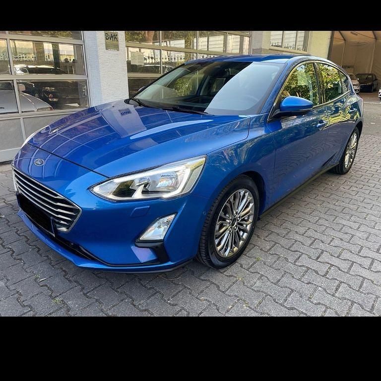 Blau Gebraucht 2018 Ford Focus Titanium Limousine | 15.750 € (Teuer) - Bild 1/4