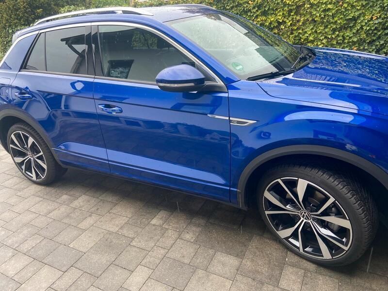 Blau Gebraucht 2023 VW T-Roc R-line SUV | 32.499 € (Fairer Preis) - Bild 1/4
