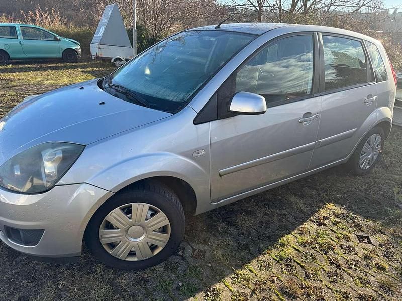Gebraucht Ford Fiesta Ambiente 68 PS (50 kW) 2008 Silber Kleinwagen