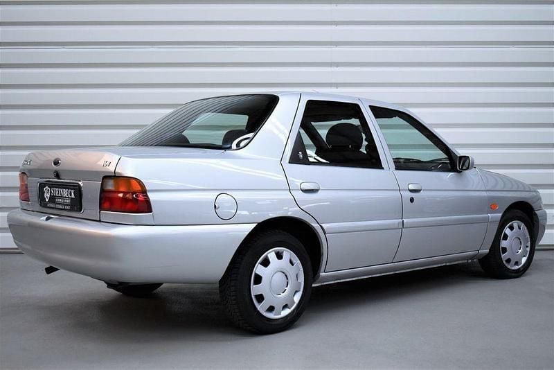 Gebraucht Ford Escort Ghia 90 PS (66 kW) 1997 Silber Limousine