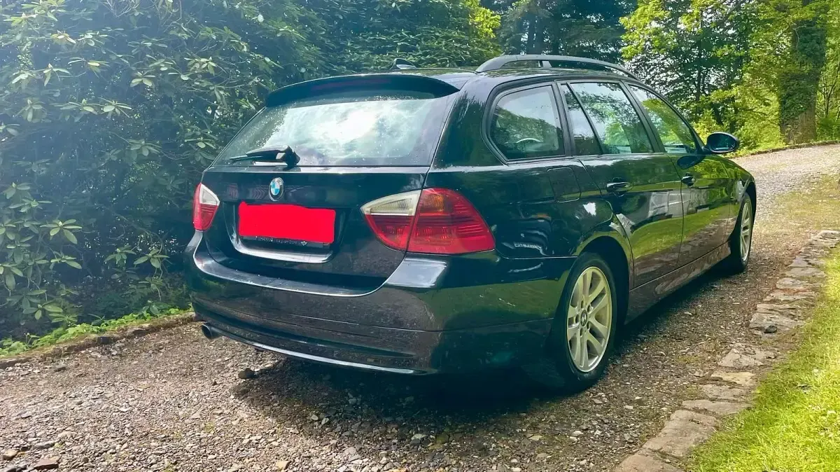 Gebraucht BMW 320 177 PS (130 kW) 2007 Schwarz Kombi