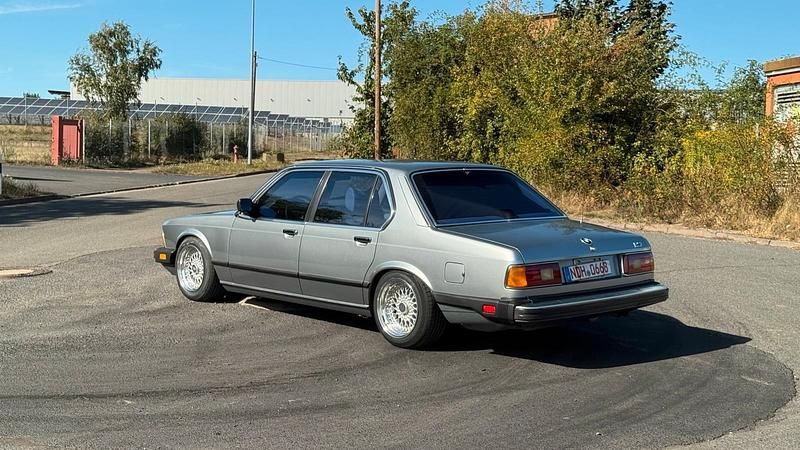 Gebraucht BMW 735 218 PS (160 kW) 1986 Silber Limousine