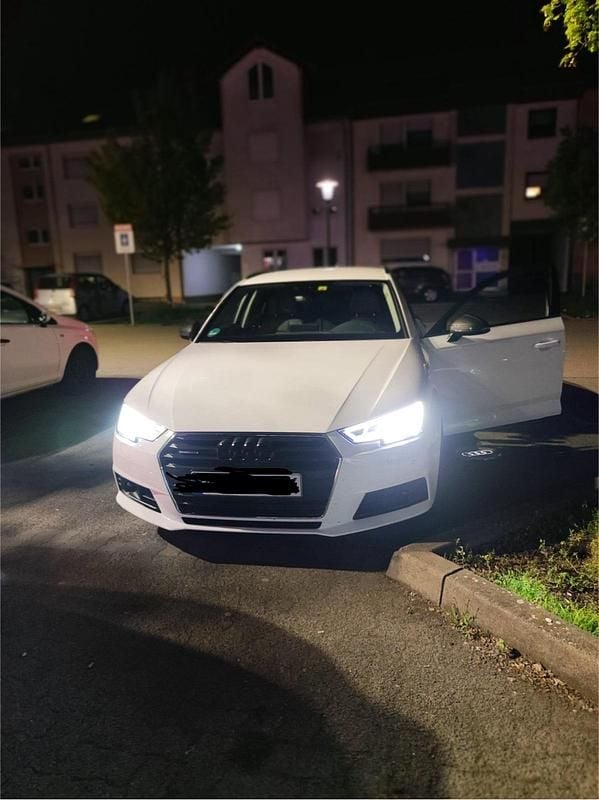 Weiß Gebraucht 2019 Audi A4 Kombi | 17.500 € (Guter Preis) - Bild 1/4