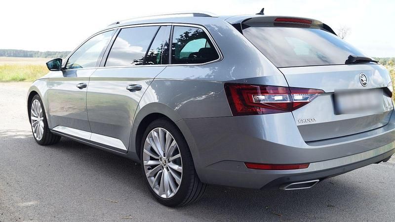 Gebraucht Skoda Superb Style 220 PS (161 kW) 2016 Grau Kombi