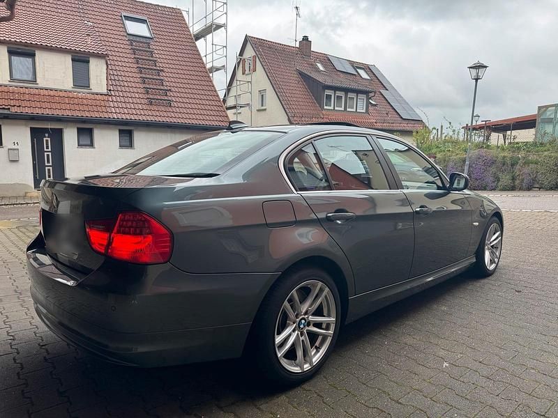 Gebraucht BMW 330 272 PS (200 kW) 2009 Grau Limousine