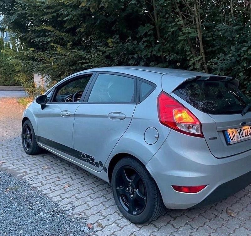 Gebraucht Ford Fiesta SYNC Edition 95 PS (69 kW) 2014 Grau Kleinwagen