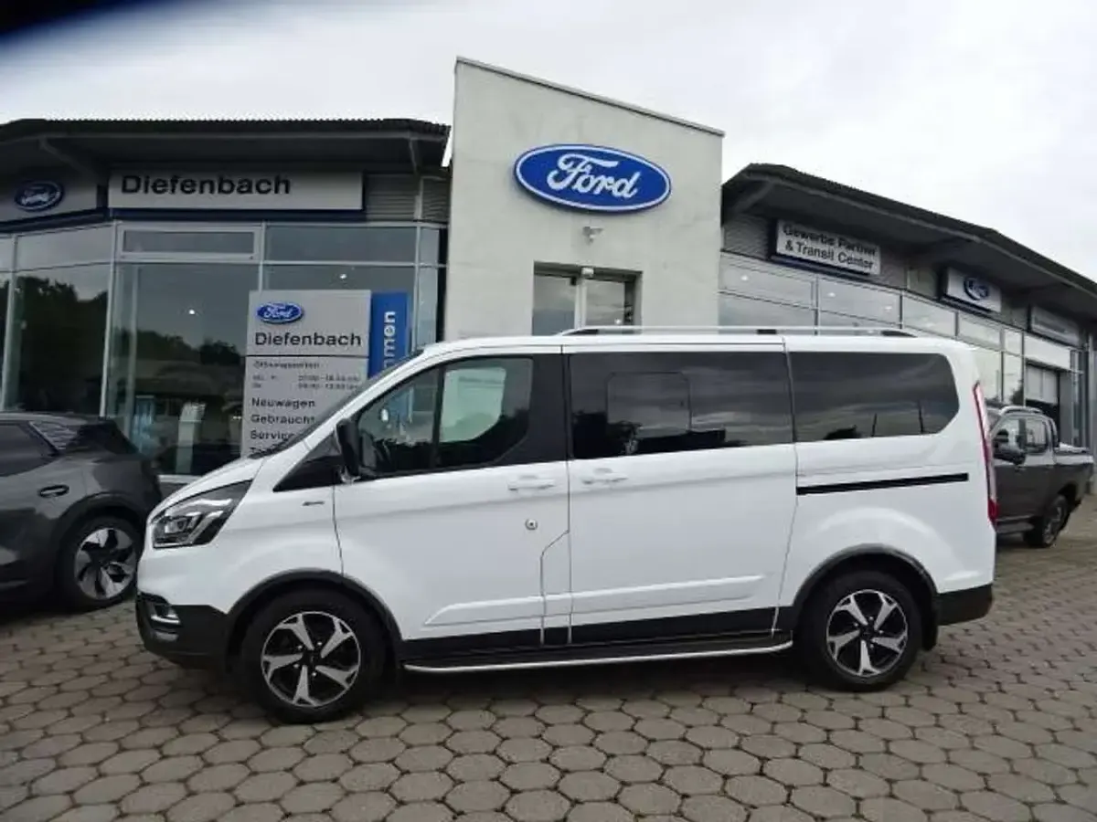 Gebraucht Ford Tourneo Active 131 PS (96 kW) 2022 Frostweiß Van / Kleinbus