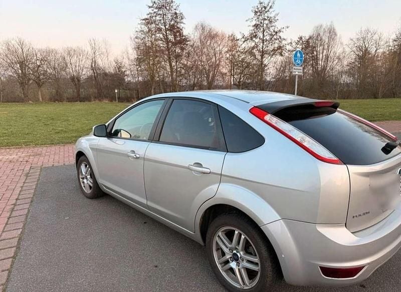 Second-hand Ford Focus 101 CP (74 kW) 2009 Argintiu Berlinǎ