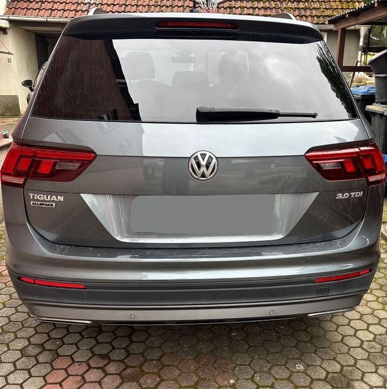 Gebraucht VW Tiguan Allspace 150 PS (110 kW) 2019 Grau SUV