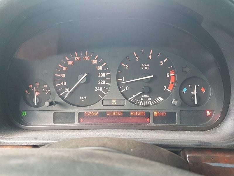 Gebraucht BMW 750L 326 PS (239 kW) 1999 Silber Limousine