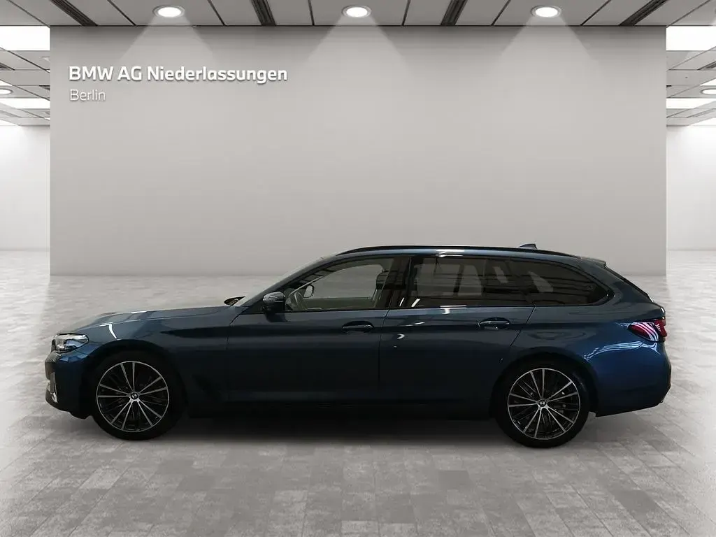Gebraucht BMW 520 Sport Line 190 PS (139 kW) 2024 Blau Kombi