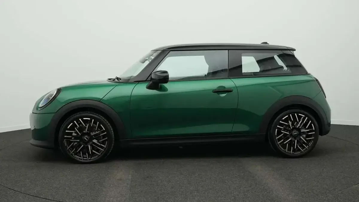 Używany Mini Cooper Favoured 156 KM (114 kW) 2024 Zielony Hatchback