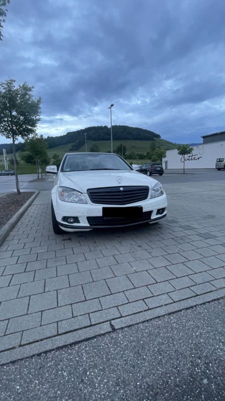 Weiß Gebraucht 2007 Mercedes C180 Limousine | 6.900 € (Fairer Preis) - Bild 1/4