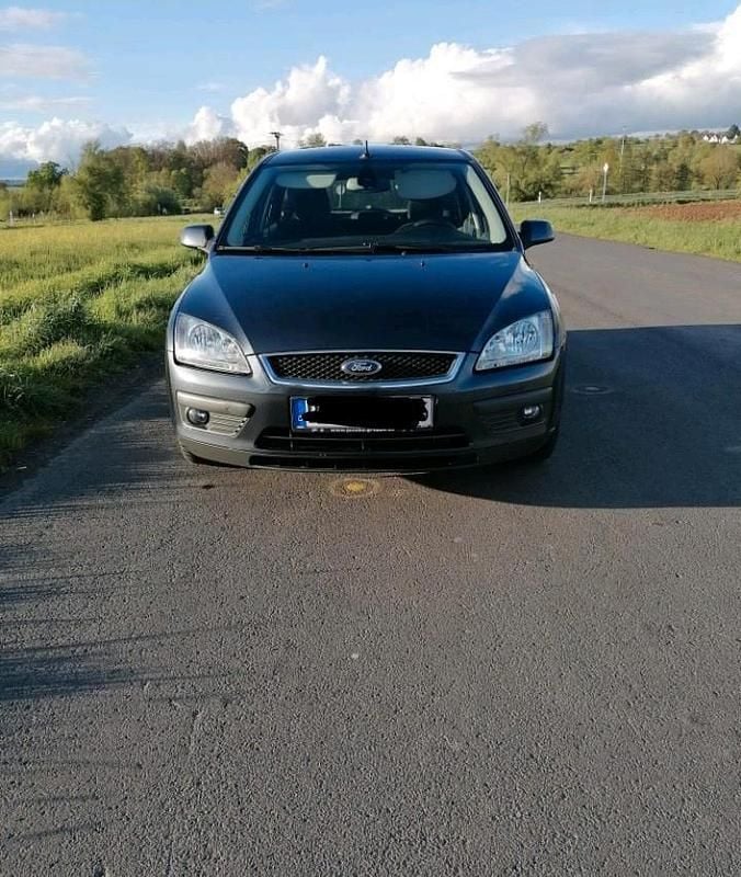 Gebraucht Ford Focus 115 PS (84 kW) 2005 Grau Limousine