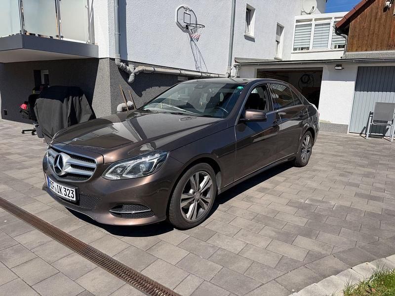 Gebraucht Mercedes E220 Edition 170 PS (125 kW) 2014 Braun Limousine
