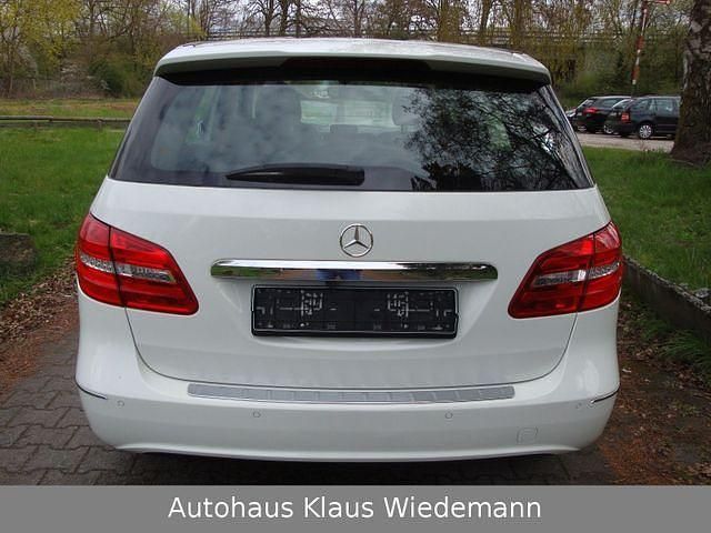 Gebraucht Mercedes B180 122 PS (89 kW) 2014 Weiß Van / Kleinbus