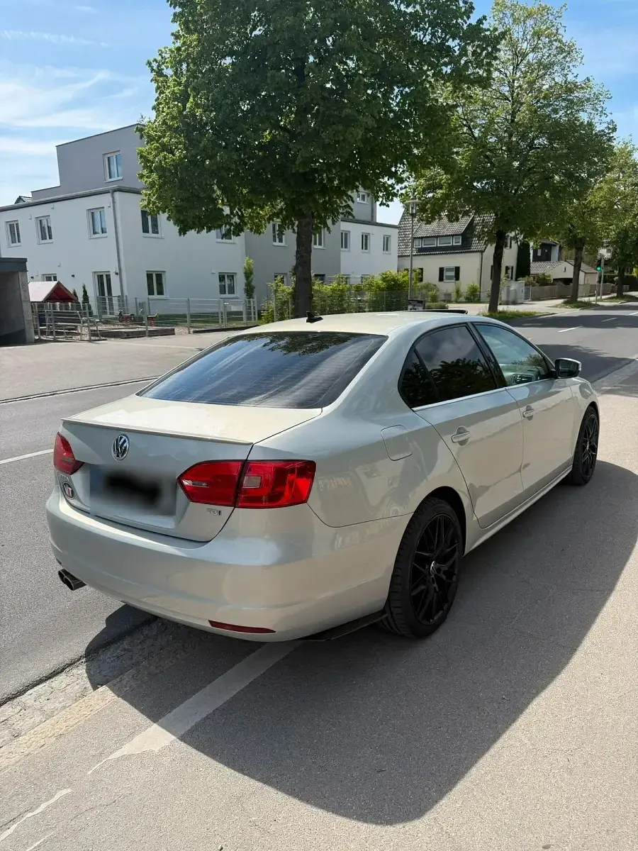 Gebraucht VW Jetta 140 PS (102 kW) 2011 Beige Limousine