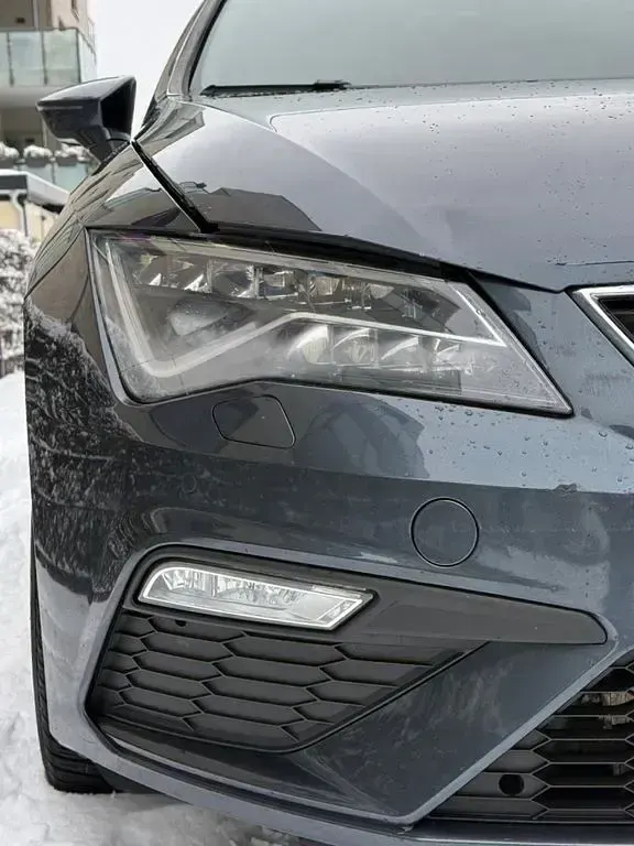 Używany Seat Leon FR 150 KM (110 kW) 2019 Szary Sedan/Limuzyna