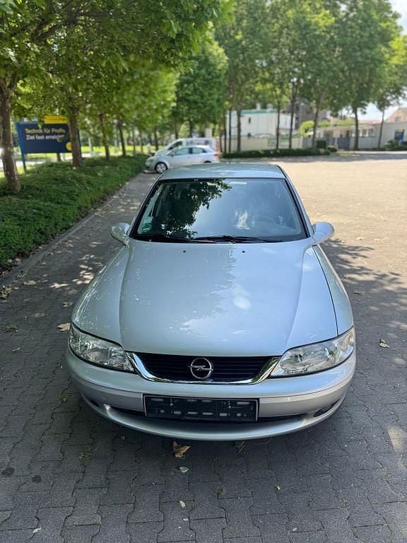 Silber Gebraucht 2000 Opel Vectra Limousine | 2.500 € (Fairer Preis) - Bild 1/4