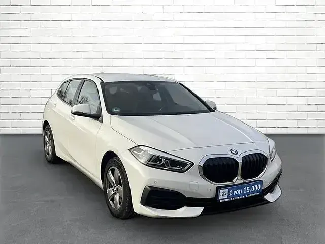 Używany BMW 118 Advantage 150 KM (110 kW) 2022 Biały Hatchback