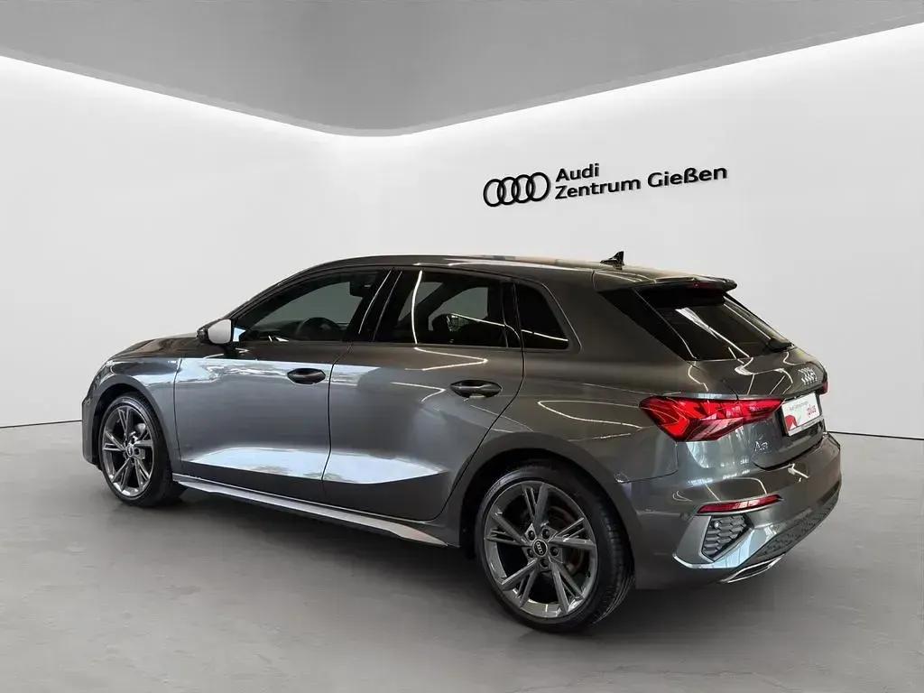 Second-hand Audi A3 S-Line 110 CP (80 kW) 2023 Gri Berlinǎ