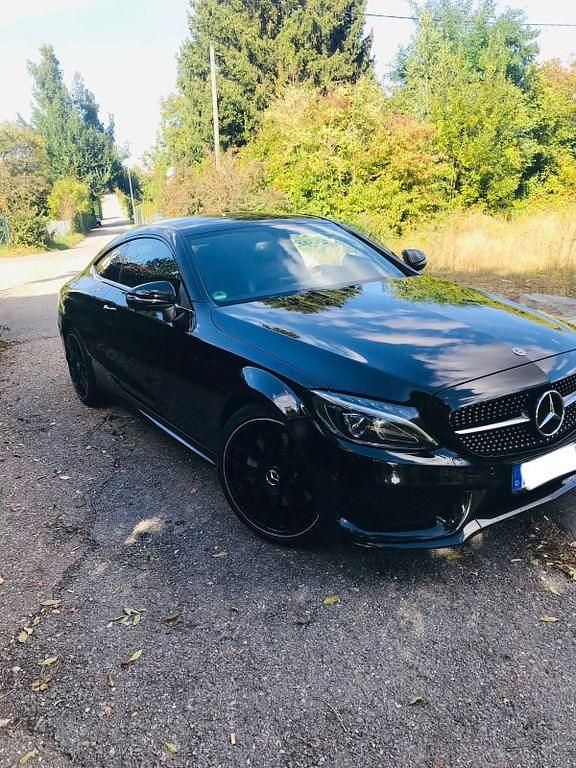 Schwarz Gebraucht 2018 Mercedes C250 AMG line Coupé | 25.900 € (Fairer Preis) - Bild 1/4