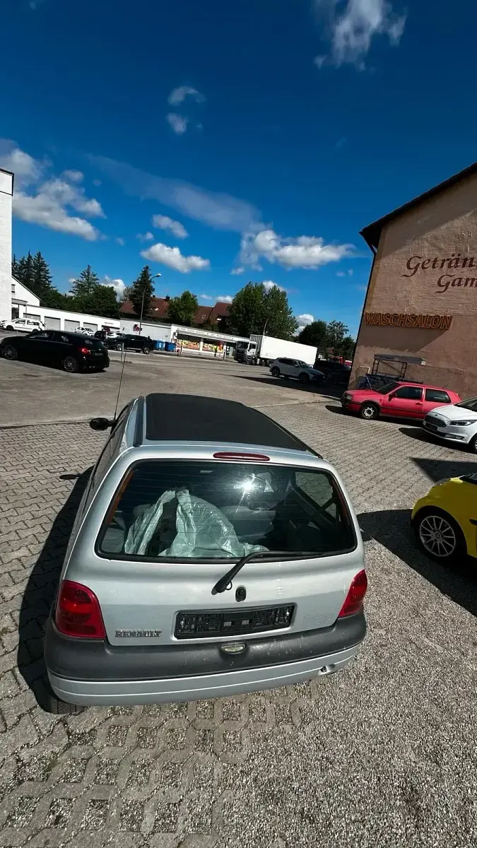 Używany Renault Twingo 90 KM (66 kW) 2001 Srebrny Hatchback