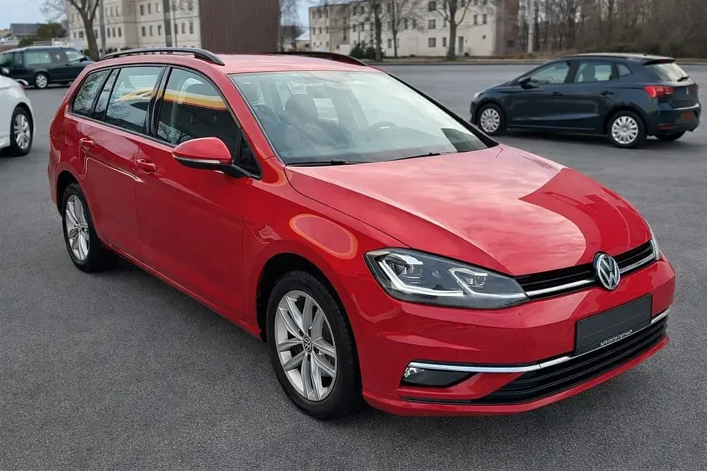 Gebraucht VW Golf VII Comfortline 116 PS (85 kW) 2018 Rot Kombi