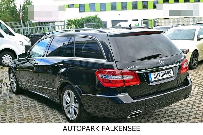 Gebraucht Mercedes E200 Avantgarde 136 PS (100 kW) 2012 Schwarz Kombi