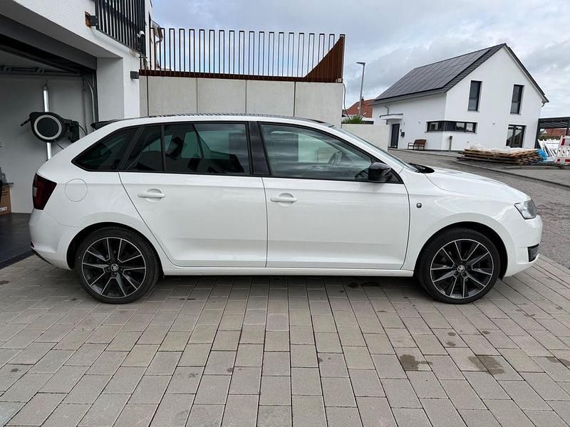 Gebraucht Skoda Rapid Style 105 PS (77 kW) 2014 Weiß Kleinwagen