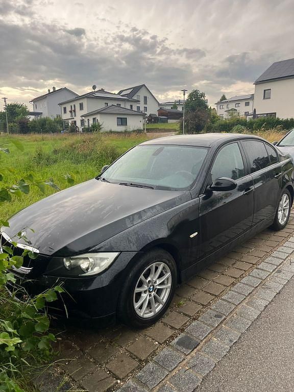Schwarz Gebraucht 2008 BMW 318 Advantage Limousine | 3.999 € (Fairer Preis) - Bild 1/4