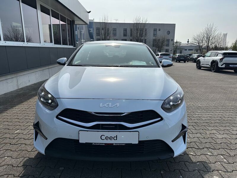 Gebraucht Kia Ceed 101 PS (74 kW) 2025 Weiß Kleinwagen