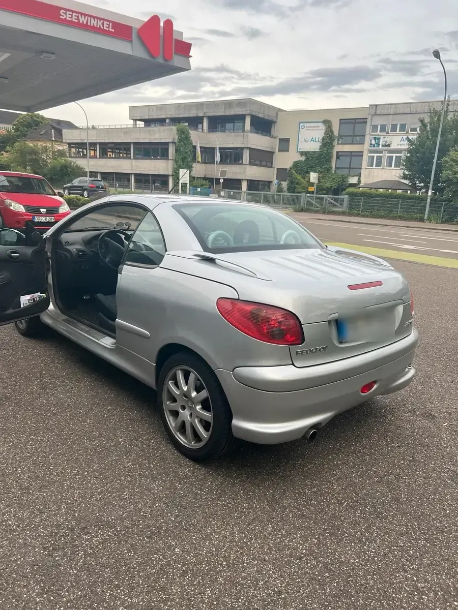 Gebraucht Peugeot 206 CC 110 PS (80 kW) 2005 Silber Cabrio